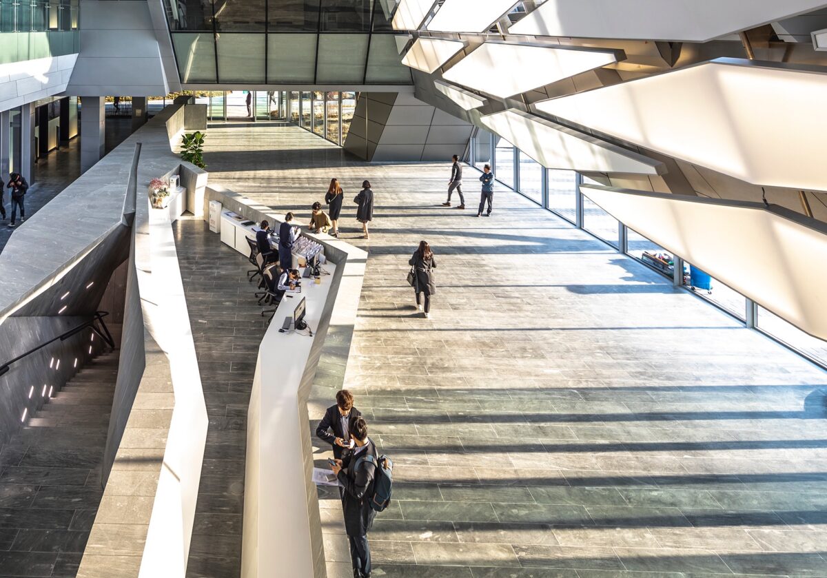 〈コロン ワン&オンリー タワー（Kolon One & Only Tower）〉設計：モーフォシス・アーキテクツ（Morphosis Architects）
