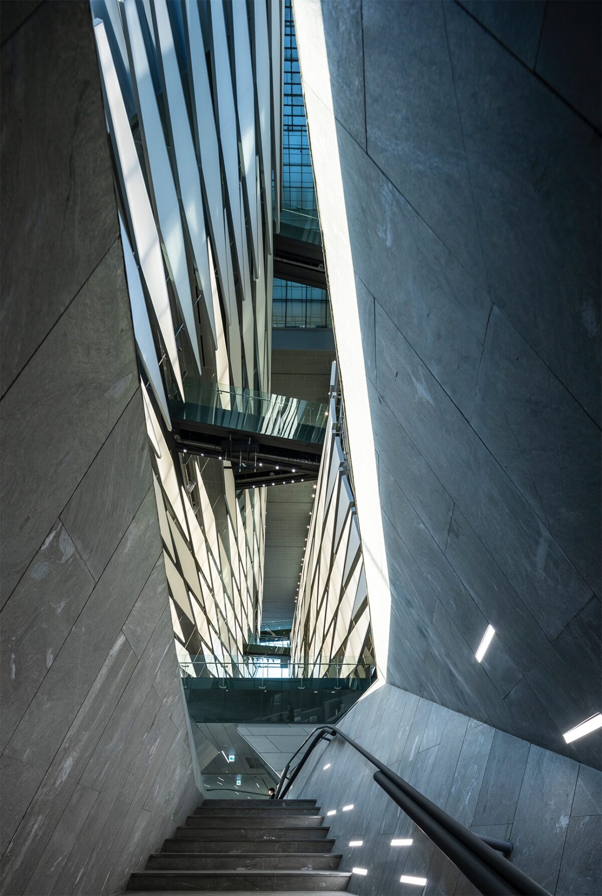 〈コロン ワン&オンリー タワー（Kolon One & Only Tower）〉設計：モーフォシス・アーキテクツ（Morphosis Architects）