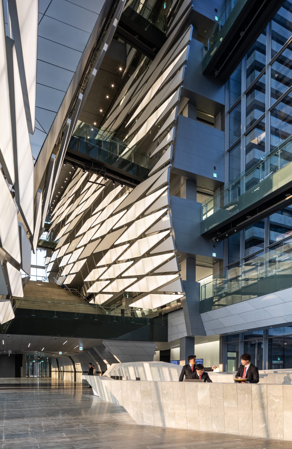 〈コロン ワン&オンリー タワー（Kolon One & Only Tower）〉設計：モーフォシス・アーキテクツ（Morphosis Architects）