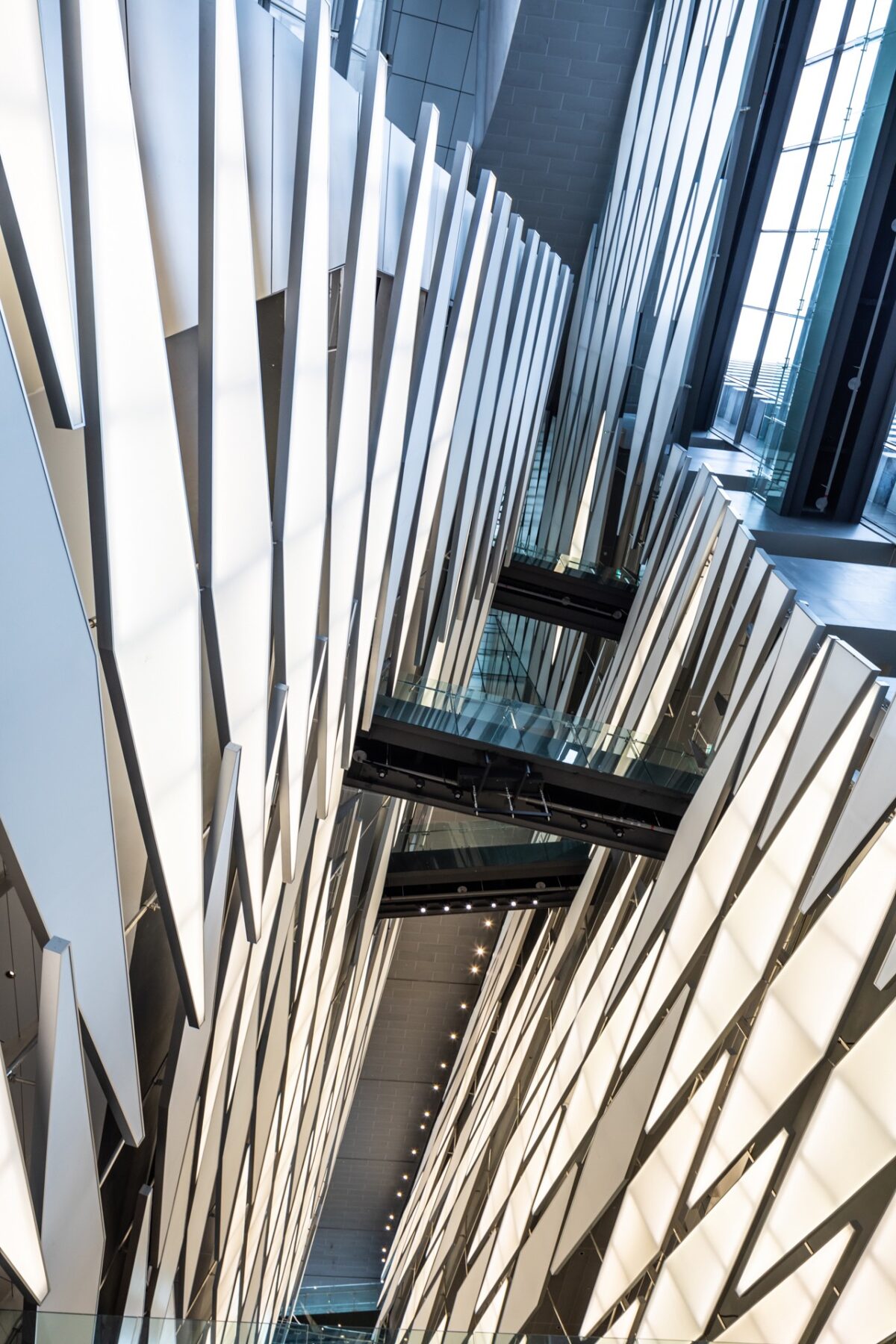 〈コロン ワン&オンリー タワー（Kolon One & Only Tower）〉設計：モーフォシス・アーキテクツ（Morphosis Architects）