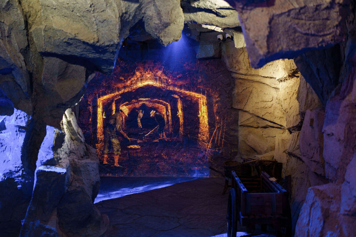 〈黄龍山・紫砂鉱泉博物館（Huanglong Mountain·Zisha Mineral Source Museum）〉設計：アトリエXÜK（Atelier XÜK）