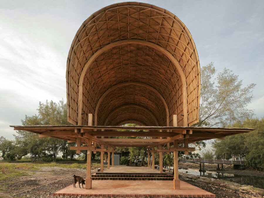 バリ島の伝統を受け継ぐ、自然素材でつくる集いの場〈バレ・バイオ〉ケイブ・アーバン、インドネシア