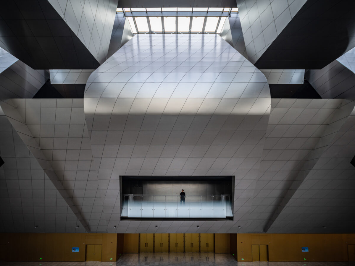 〈長江国際会議センター（Yangtze River International Conference Center）〉設計：モーフォシス・アーキテクツ（Morphosis Architects）