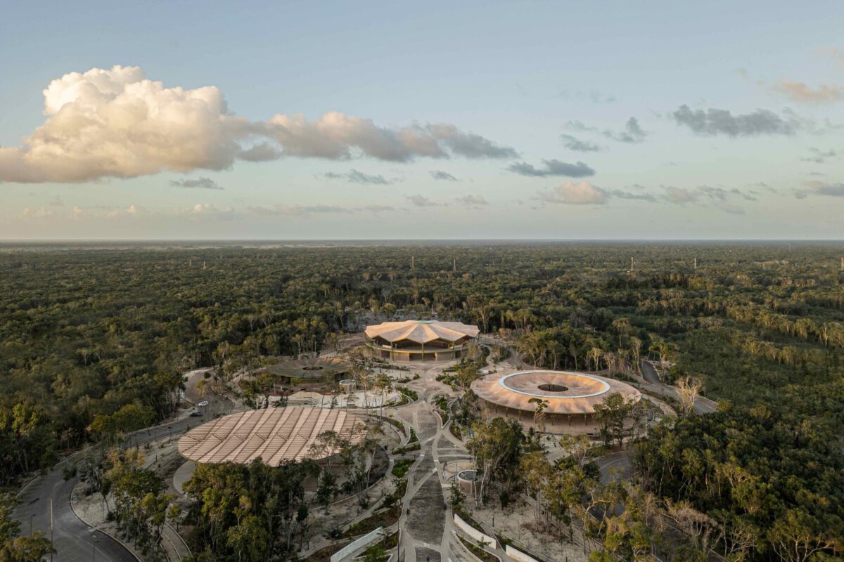 〈キンタナ・ロー公園（Parque Quintana Roo）〉設計：AIDIA STUDIO
