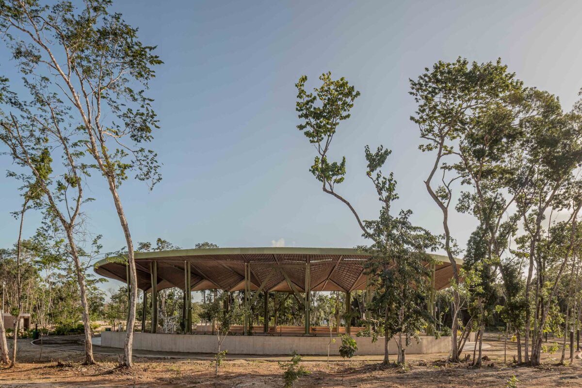〈キンタナ・ロー公園（Parque Quintana Roo）〉設計：AIDIA STUDIO