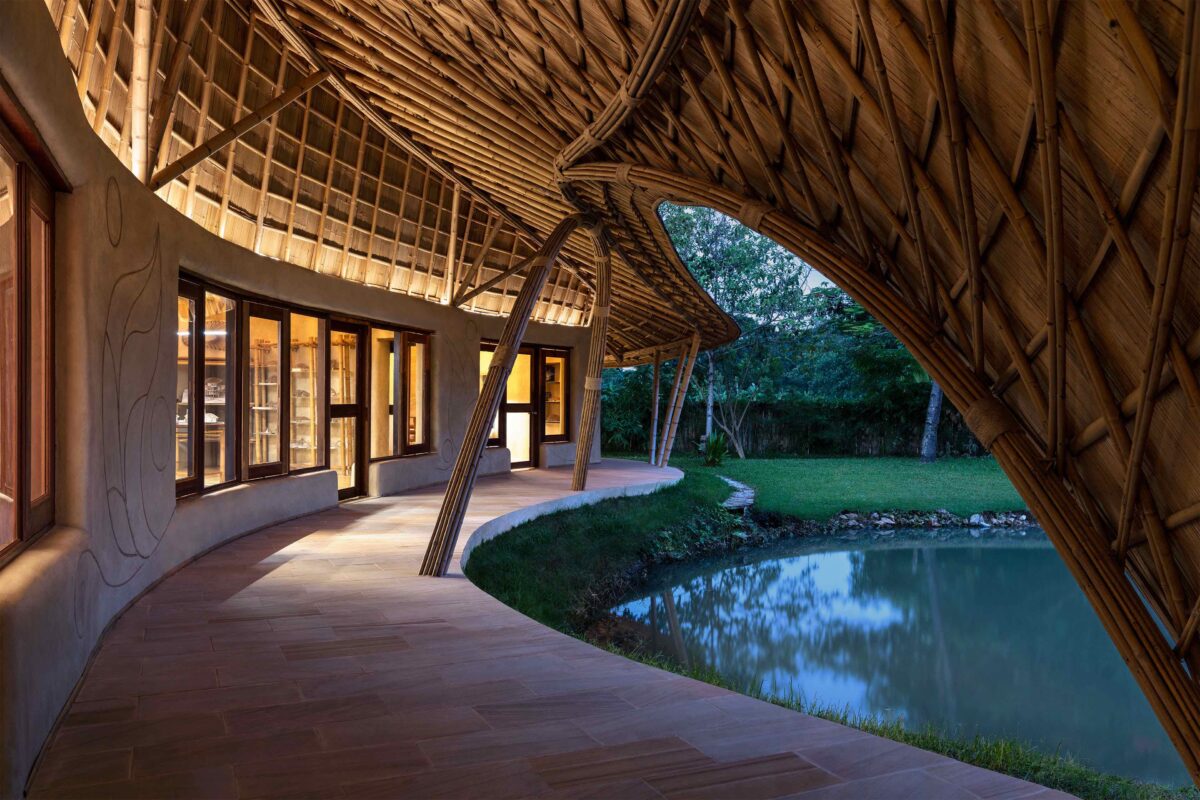 〈水辺の建築事務所（Architect Office at the Water’s Edge）〉設計：チェンマイライフアーキテクツ（Chiangmai Life Architects）
