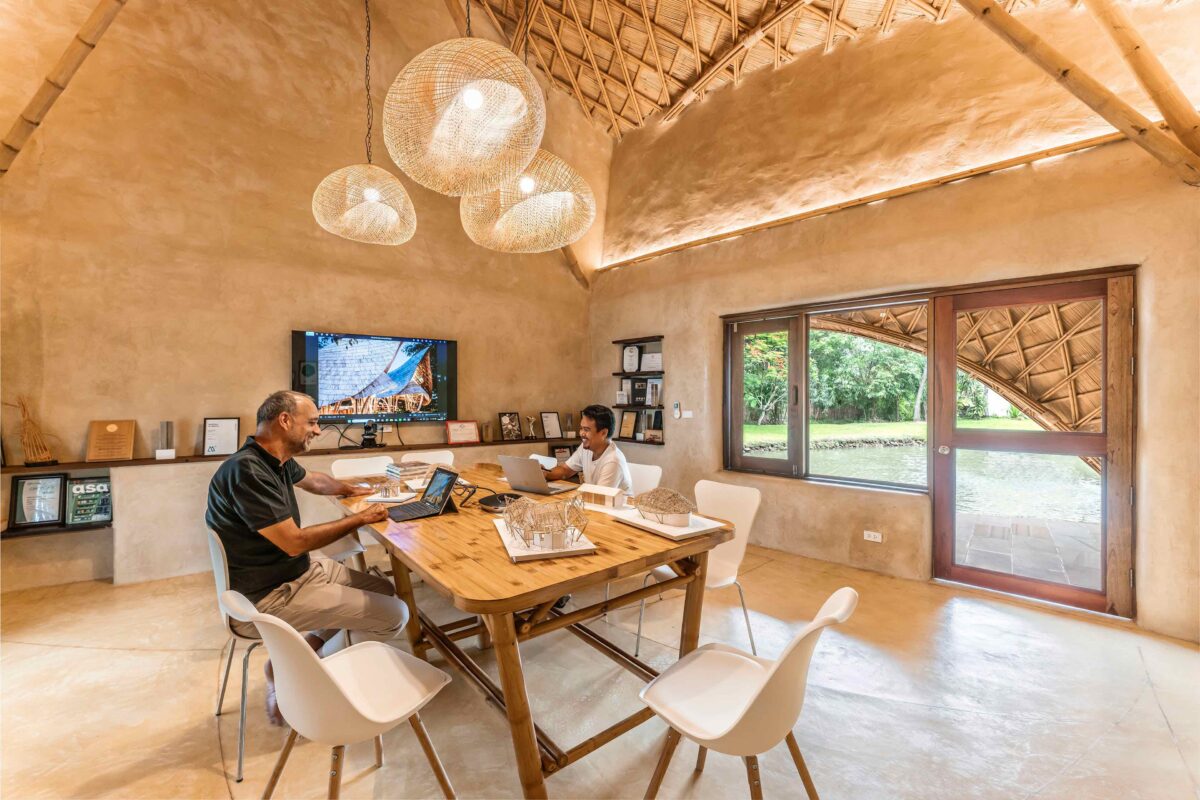 〈水辺の建築事務所（Architect Office at the Water’s Edge）〉設計：チェンマイライフアーキテクツ（Chiangmai Life Architects）