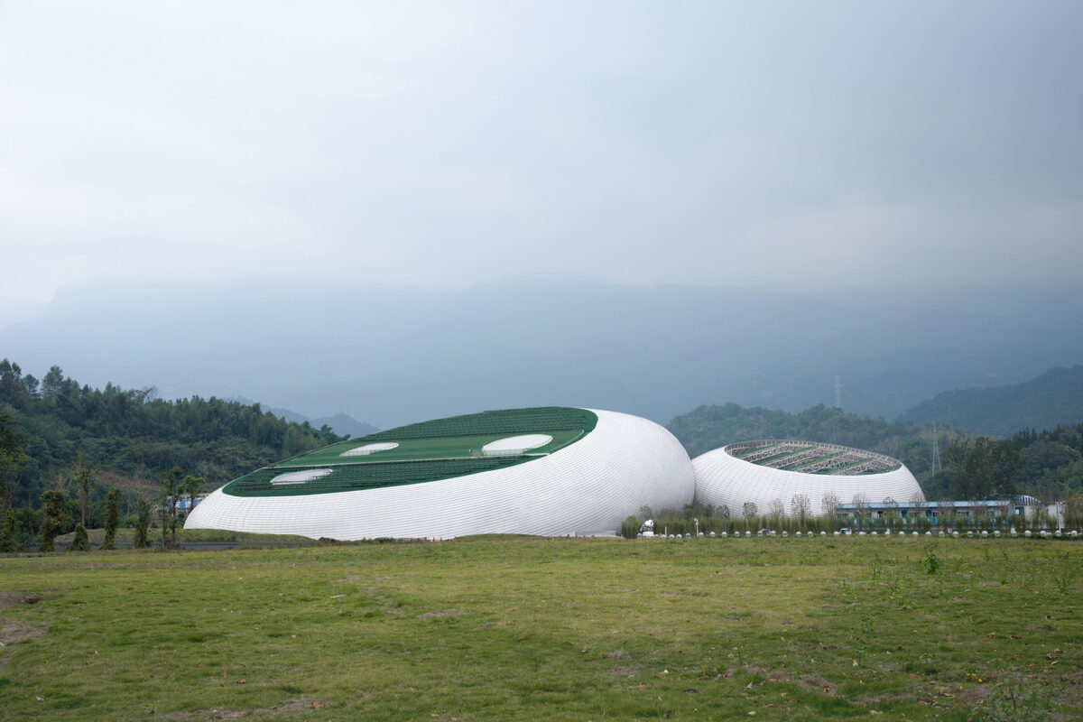 〈雅安パンダパフォーマンスセンター（Ya’an Panda Performance Center ）〉設計：ZXDアーキテクツ（ZXD Architects）