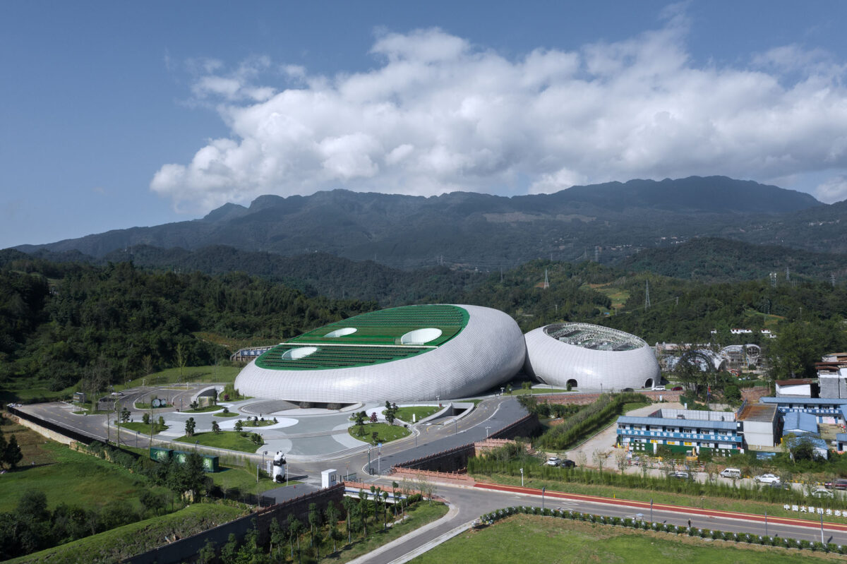 〈雅安パンダパフォーマンスセンター（Ya’an Panda Performance Center ）〉設計：ZXDアーキテクツ（ZXD Architects）