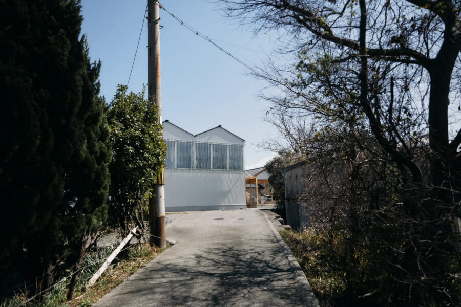 Zig Zag House and Hut / HADA