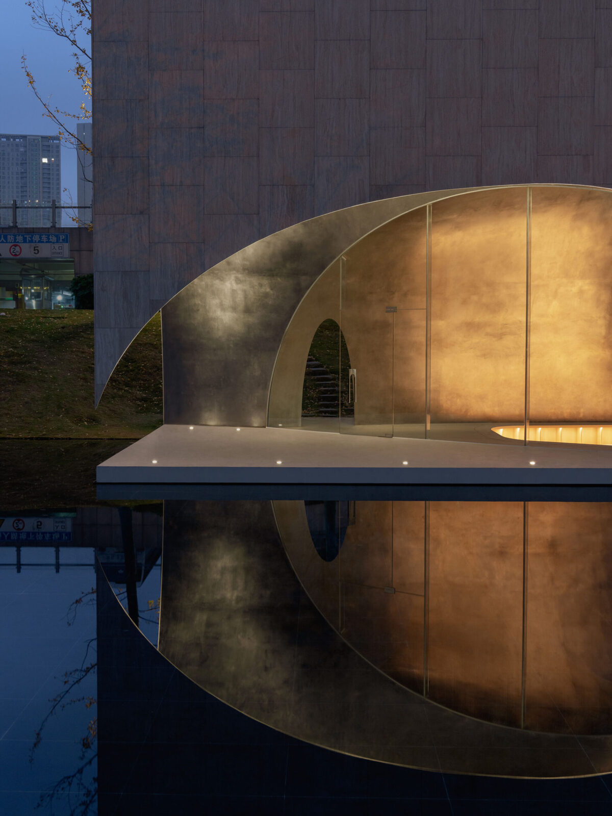 〈AYDCパブリック・アート・センター（AYDC Public Art Center）〉設計：ATELIER XI