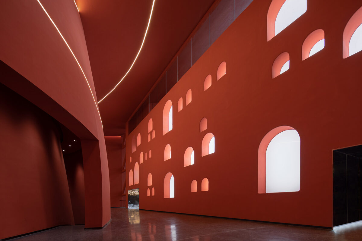 〈麦積山ビジターセンター（Maiji Mountain Visitor Center）〉設計：ZXDアーキテクツ（ZXD Architects）