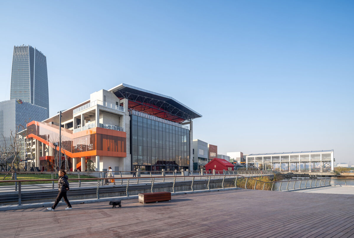 〈GATE M ウェストバンド・ドリーム・センター（GATE M West Bund Dream Center）〉設計：MVRDV