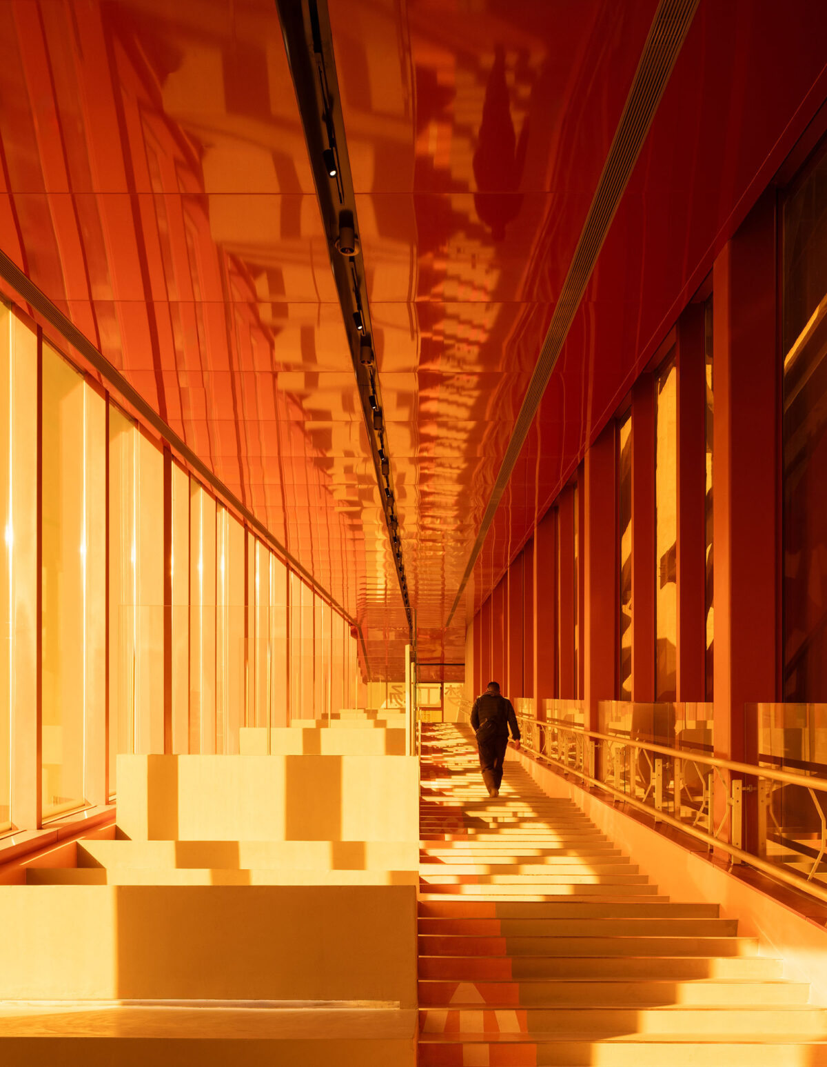 〈GATE M ウェストバンド・ドリーム・センター（GATE M West Bund Dream Center）〉設計：MVRDV
