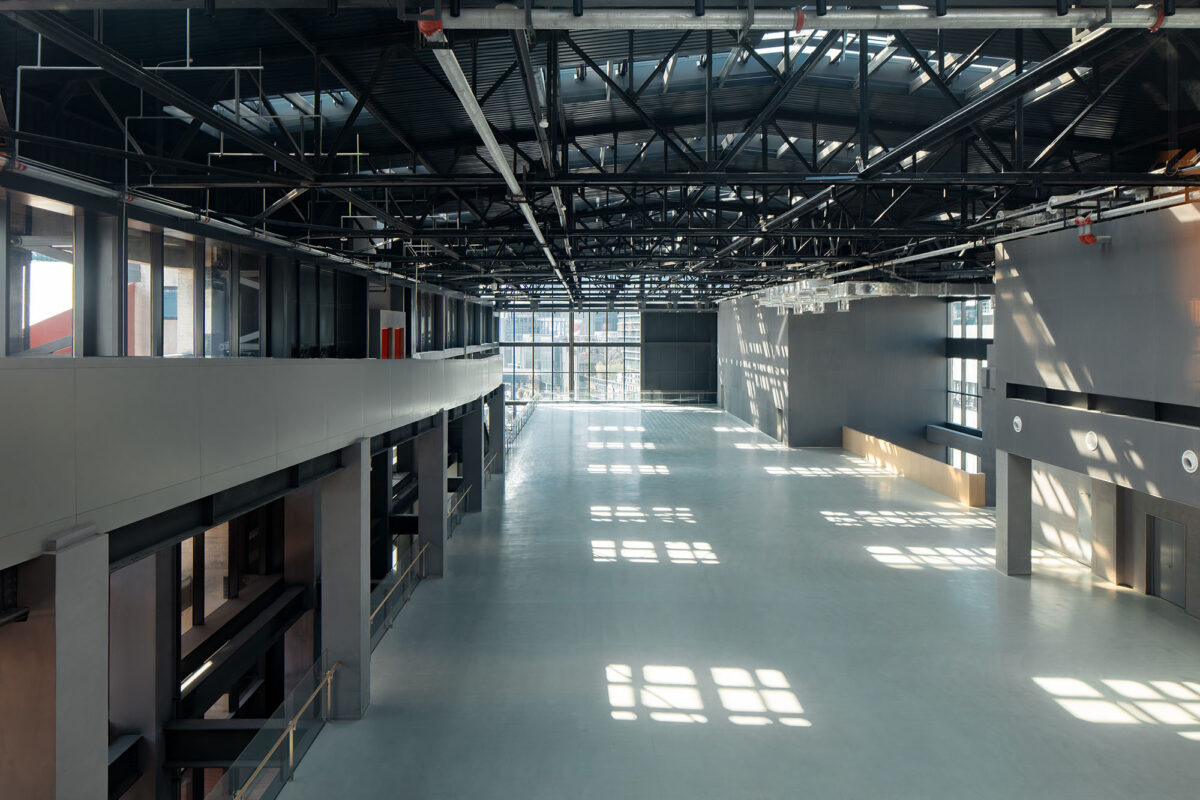 〈GATE M ウェストバンド・ドリーム・センター（GATE M West Bund Dream Center）〉設計：MVRDV
