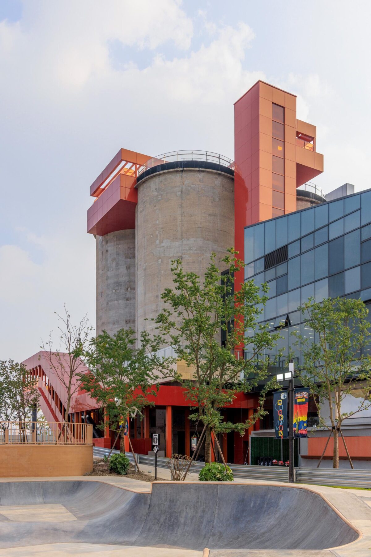 〈GATE M ウェストバンド・ドリーム・センター（GATE M West Bund Dream Center）〉設計：MVRDV