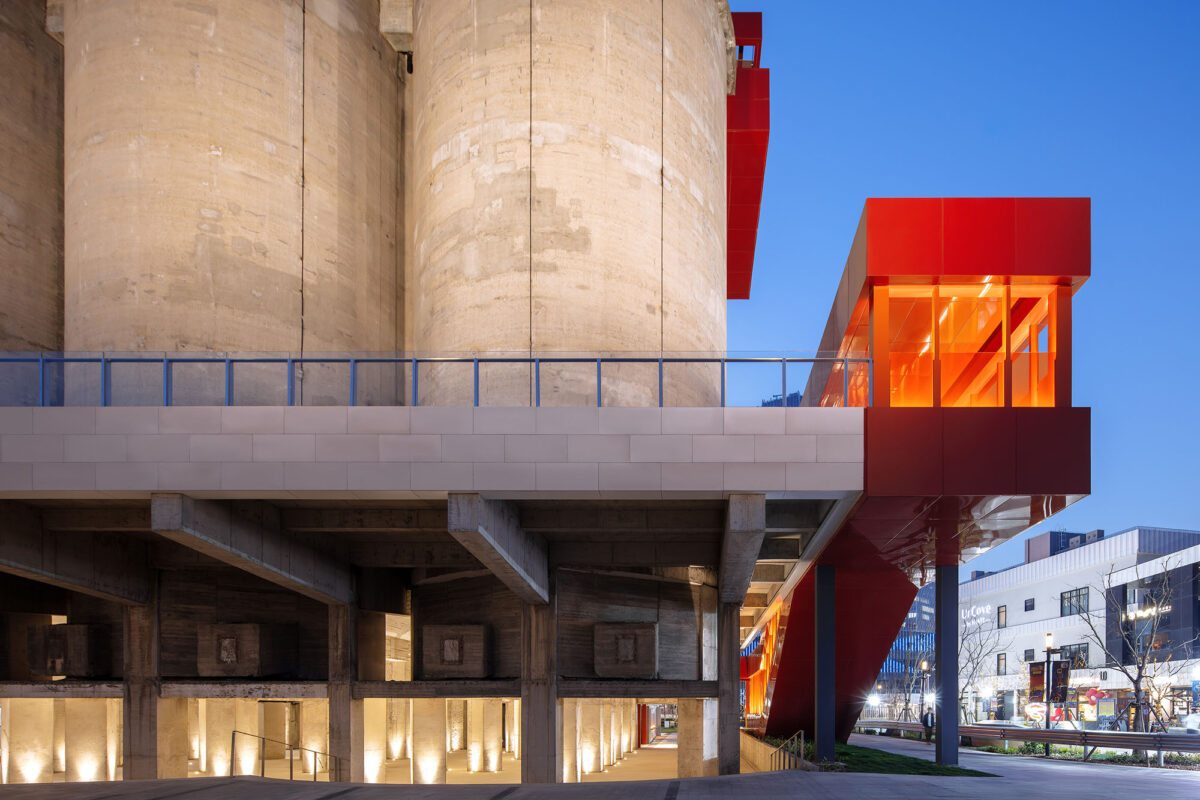 〈GATE M ウェストバンド・ドリーム・センター（GATE M West Bund Dream Center）〉設計：MVRDV