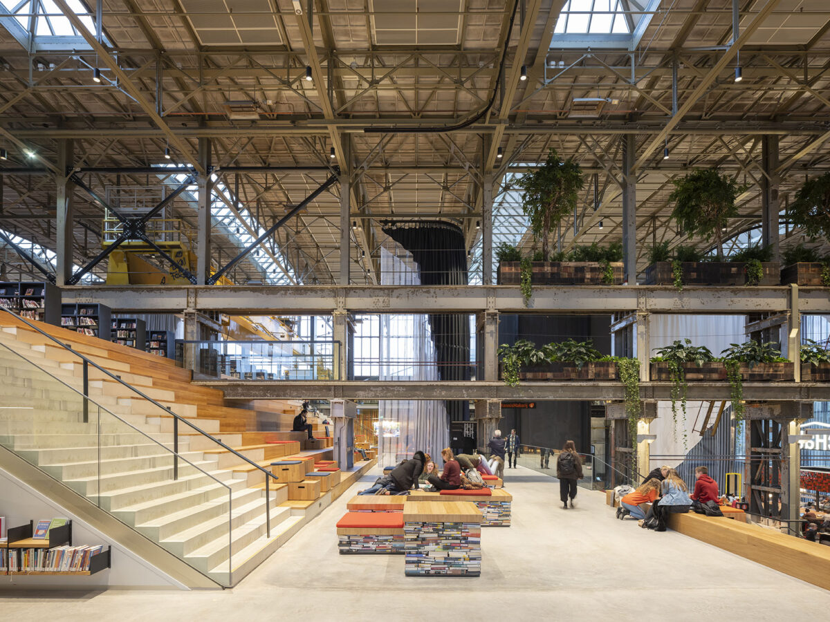〈LocHal〉建築設計：Civicアーキテクツ（Civic Architects）、インテリアデザイン：メカノー（Mecanoo）