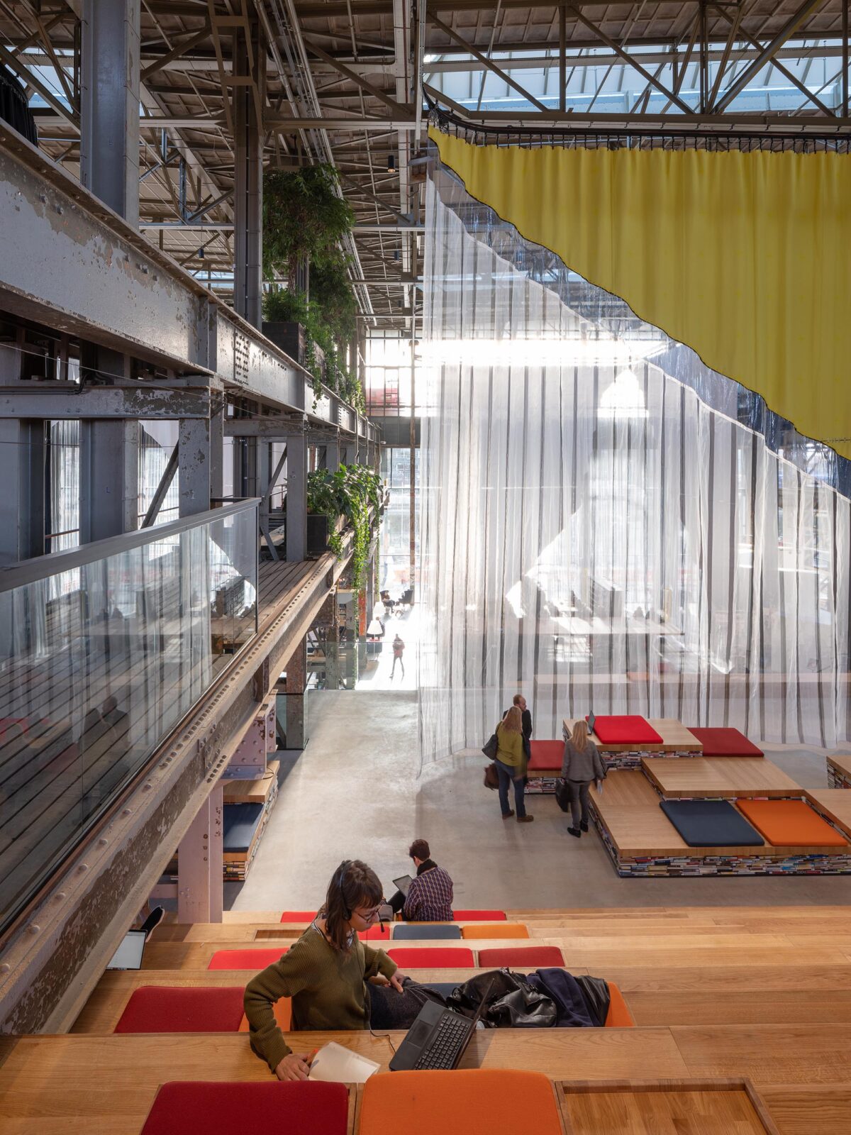 〈LocHal〉建築設計：Civicアーキテクツ（Civic Architects）、インテリアデザイン：メカノー（Mecanoo）