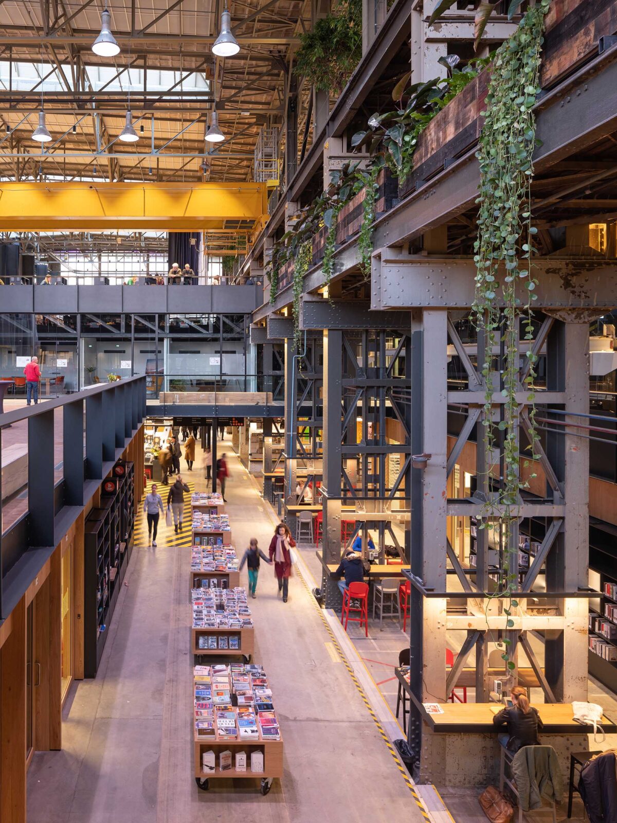 〈LocHal〉建築設計：Civicアーキテクツ（Civic Architects）、インテリアデザイン：メカノー（Mecanoo）