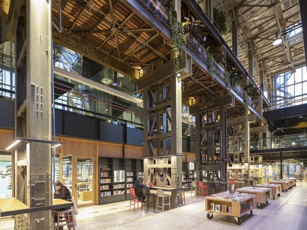 〈LocHal〉建築設計：Civicアーキテクツ（Civic Architects）、インテリアデザイン：メカノー（Mecanoo）