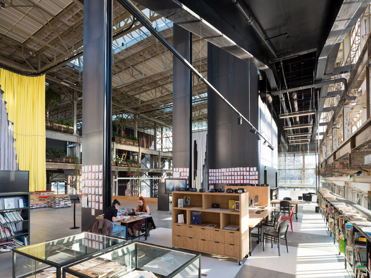 〈LocHal〉建築設計：Civicアーキテクツ（Civic Architects）、インテリアデザイン：メカノー（Mecanoo）