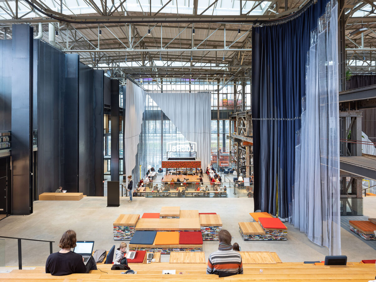 〈LocHal〉建築設計：Civicアーキテクツ（Civic Architects）、インテリアデザイン：メカノー（Mecanoo）