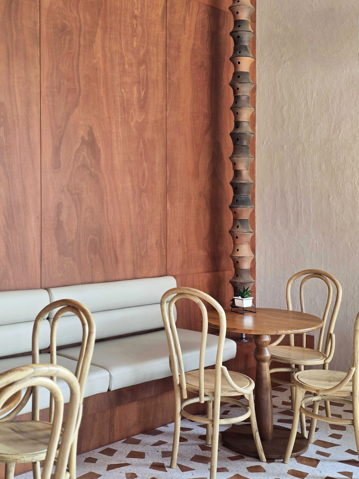 〈テラコッタ・カフェ（The Terracotta Cafe）〉設計：Studio Bewell