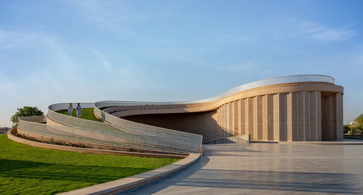 〈ノカ・ヴィレッジ・コミュニティセンター（Nokha Village Community Centre）〉設計：サンジャイ・プリ・アーキテクツ（Sanjay Puri Architects）