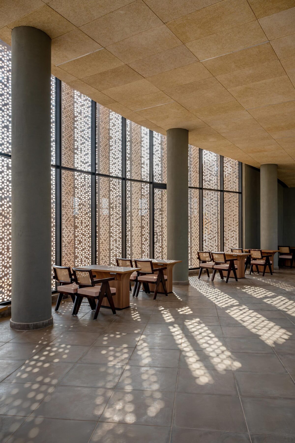 〈ノカ・ヴィレッジ・コミュニティセンター（Nokha Village Community Centre）〉設計：サンジャイ・プリ・アーキテクツ（Sanjay Puri Architects）