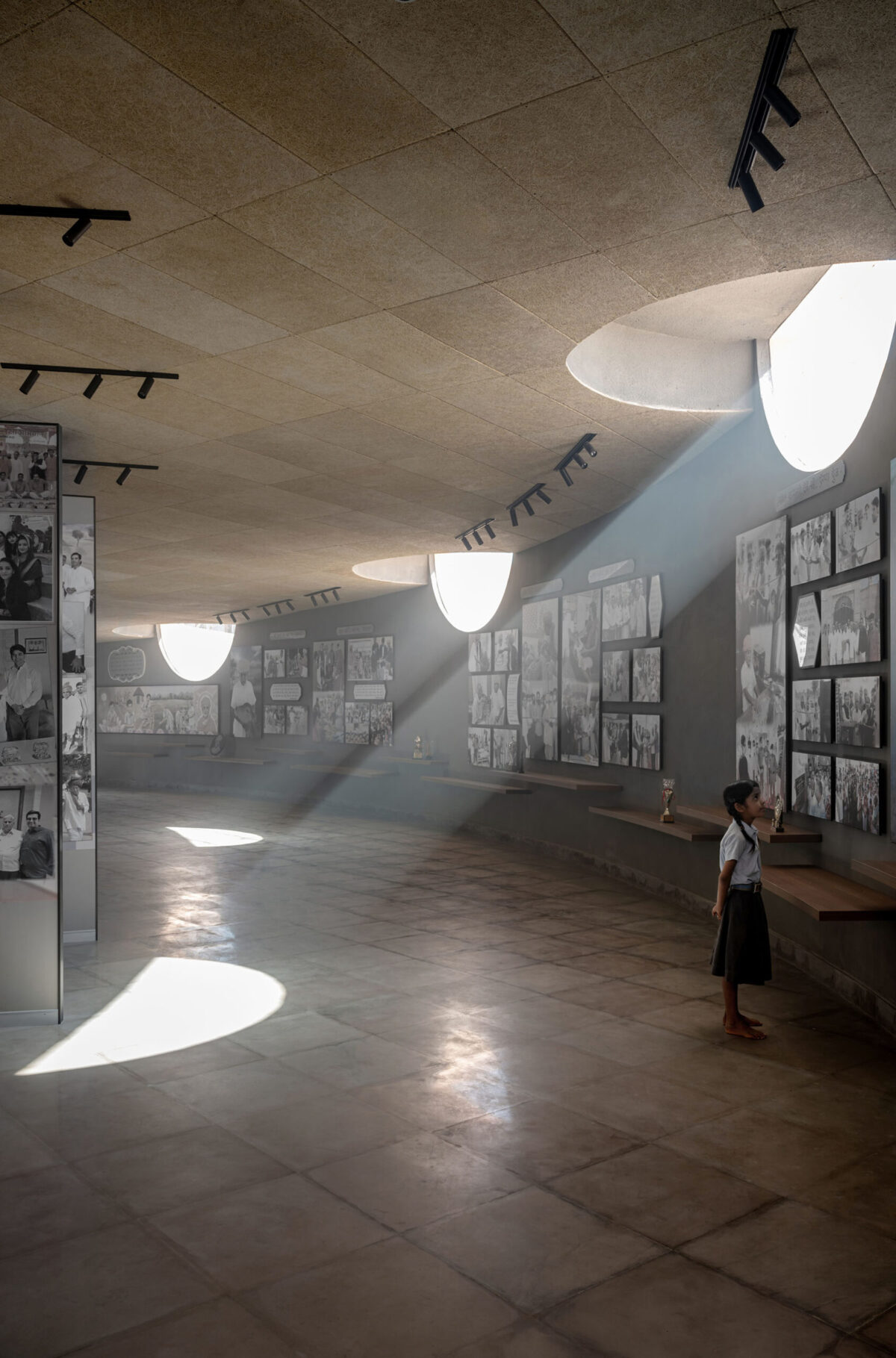 〈ノカ・ヴィレッジ・コミュニティセンター（Nokha Village Community Centre）〉設計：サンジャイ・プリ・アーキテクツ（Sanjay Puri Architects）