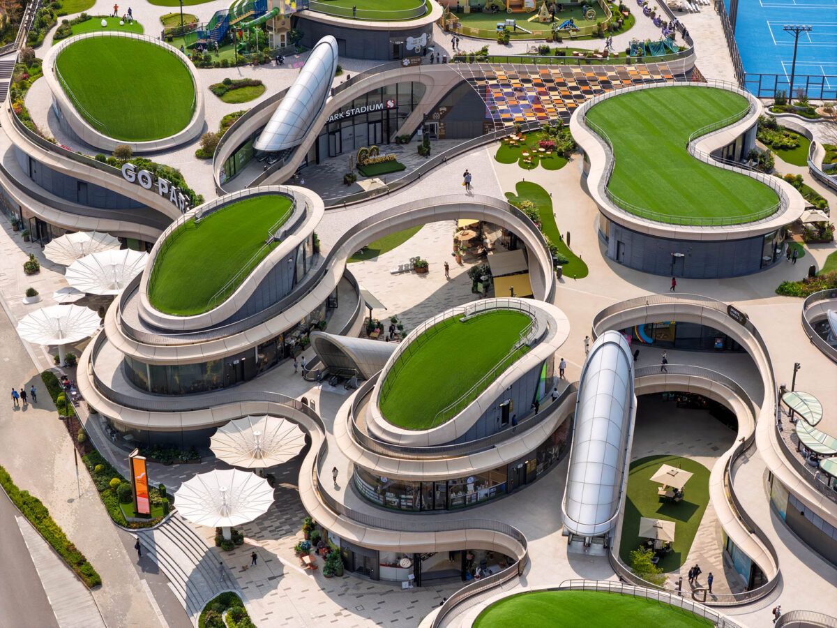 ZAHA HADID AND SUPREMATISM（ザハ・ハディド） ザハ・ハディド・アーキテクツによる香港のスポーツ・商業施設