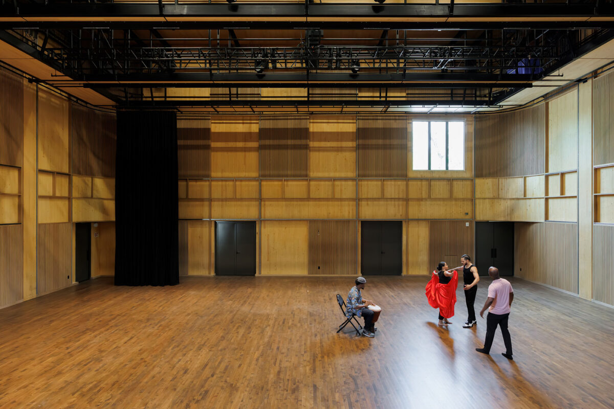 〈ドリス・デューク・シアター（Doris Duke Theatre）〉設計：メカノー（Mecanoo）