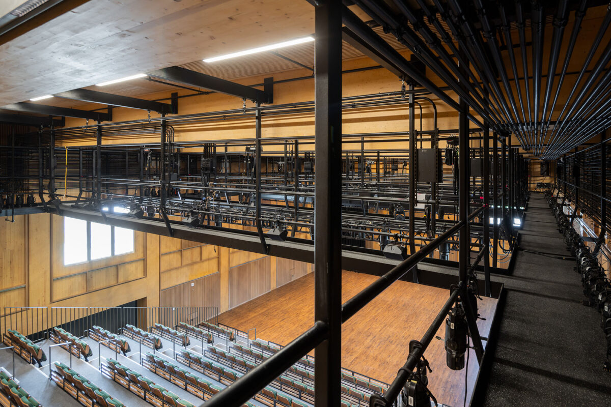 〈ドリス・デューク・シアター（Doris Duke Theatre）〉設計：メカノー（Mecanoo）