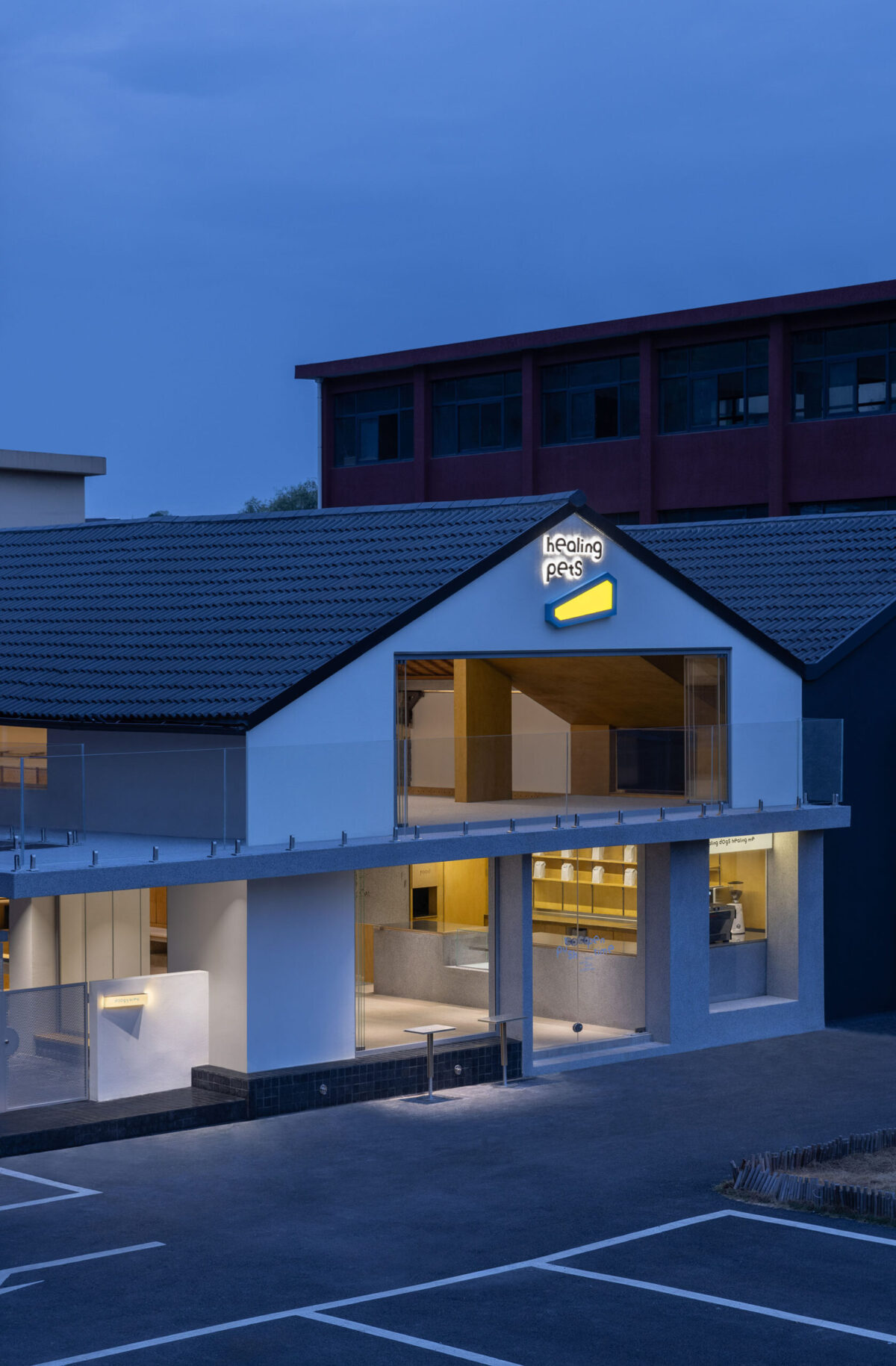 〈ヒーリングペット（Healing pets）〉トータルデザイン： インフォーマル・デザイン（Informal Design）