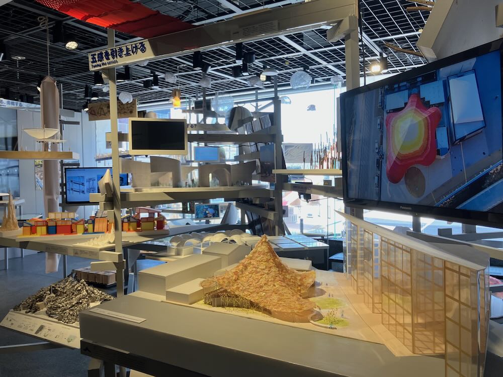 TOTOギャラリー・間「新しい建築の当事者たち」会場レポート