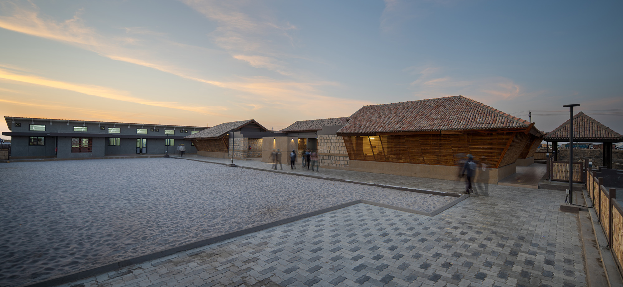 〈Factory Canteen〉設計：スタジオドット（Studio Dot）