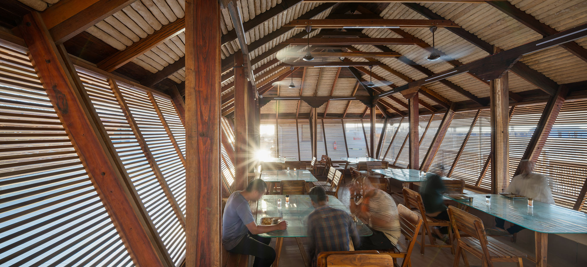 〈Factory Canteen〉設計：スタジオドット（Studio Dot）