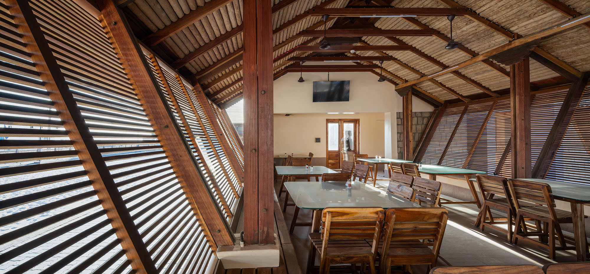 〈Factory Canteen〉設計：スタジオドット（Studio Dot）