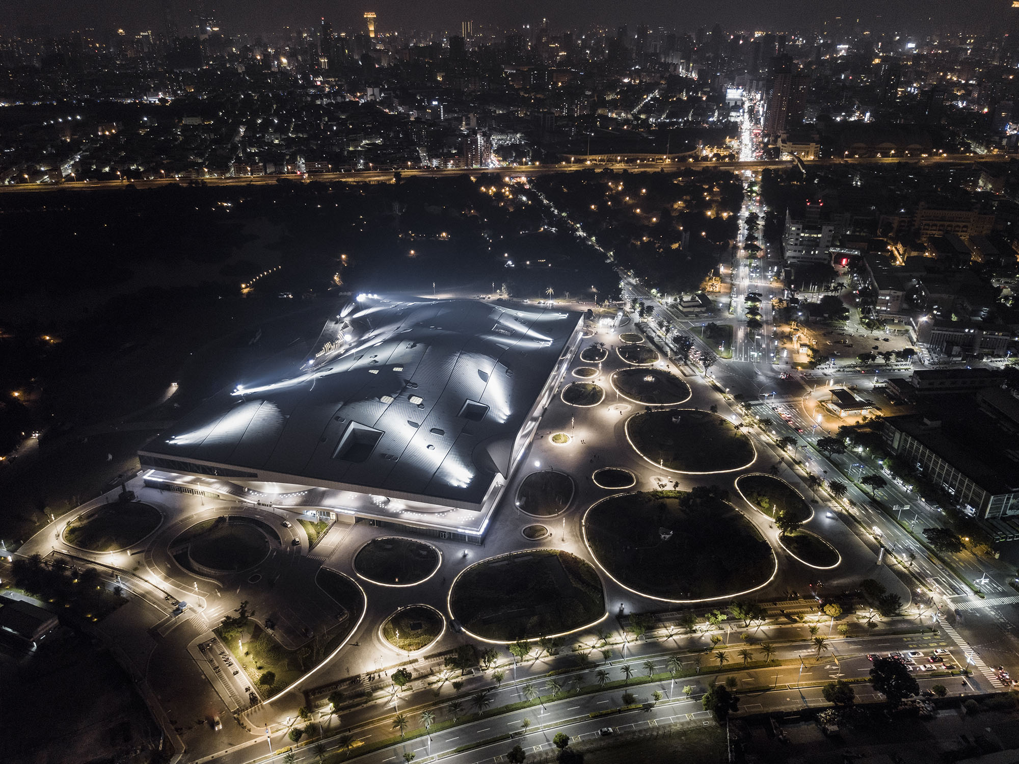 〈衛武営国家芸術文化センター（National Kaohsiung Centre for the Arts）〉設計：メカノー（Mecanoo）