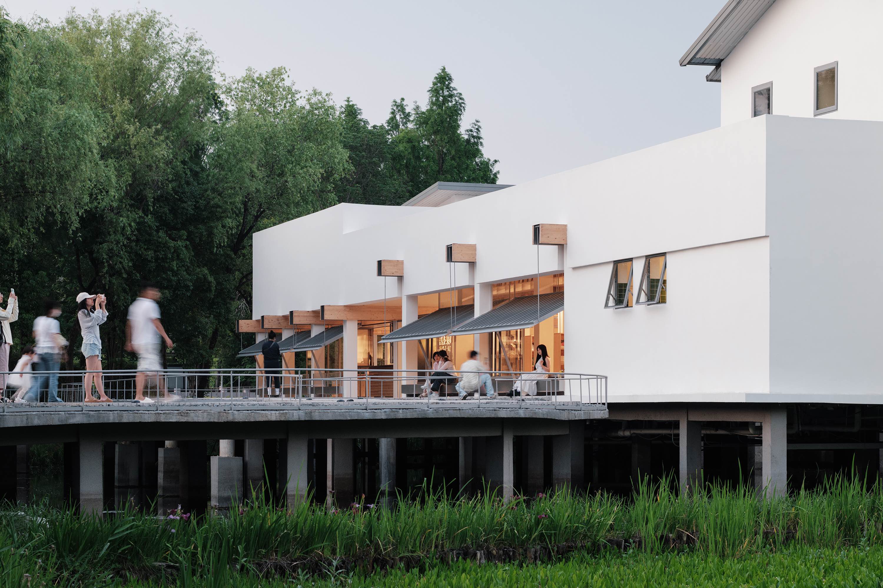 〈西渓・ゴールドマイ・ブックストア（Xixi Goldmye Bookstore）〉設計：アトリエ・ウェン・アーキ（Atelier Wen’Arch）