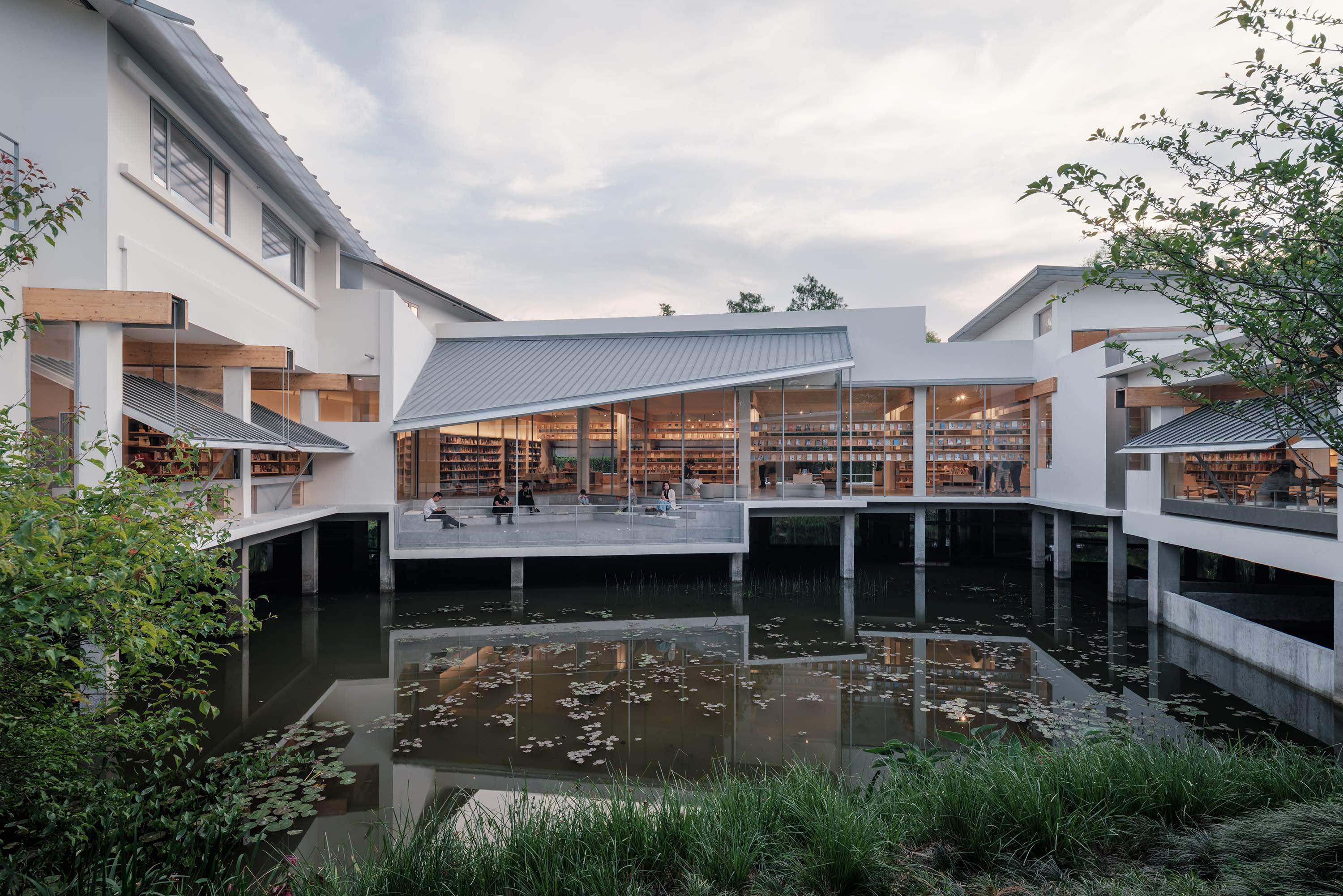 〈西渓・ゴールドマイ・ブックストア（Xixi Goldmye Bookstore）〉設計：アトリエ・ウェン・アーキ（Atelier Wen’Arch）