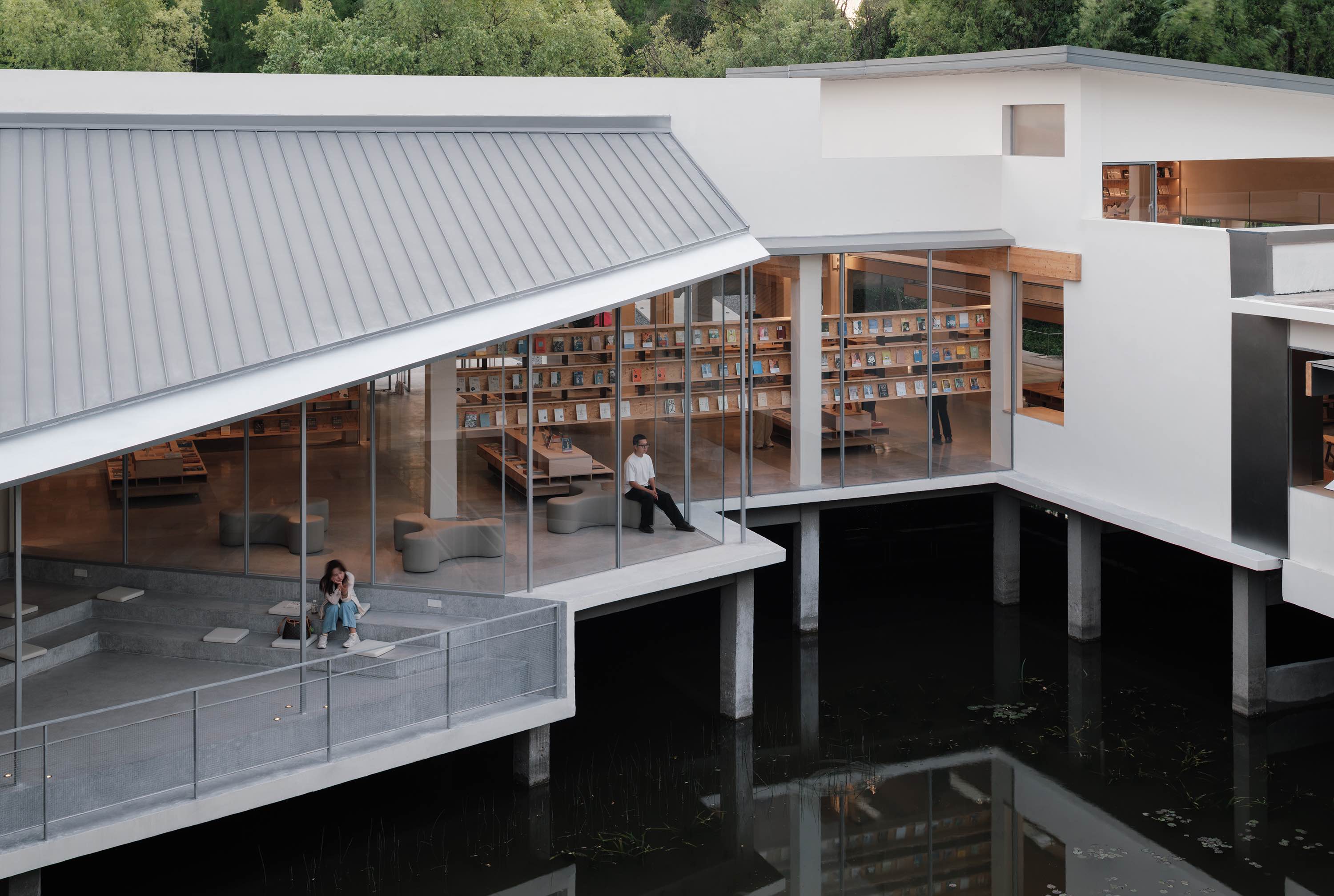 〈西渓・ゴールドマイ・ブックストア（Xixi Goldmye Bookstore）〉設計：アトリエ・ウェン・アーキ（Atelier Wen’Arch）