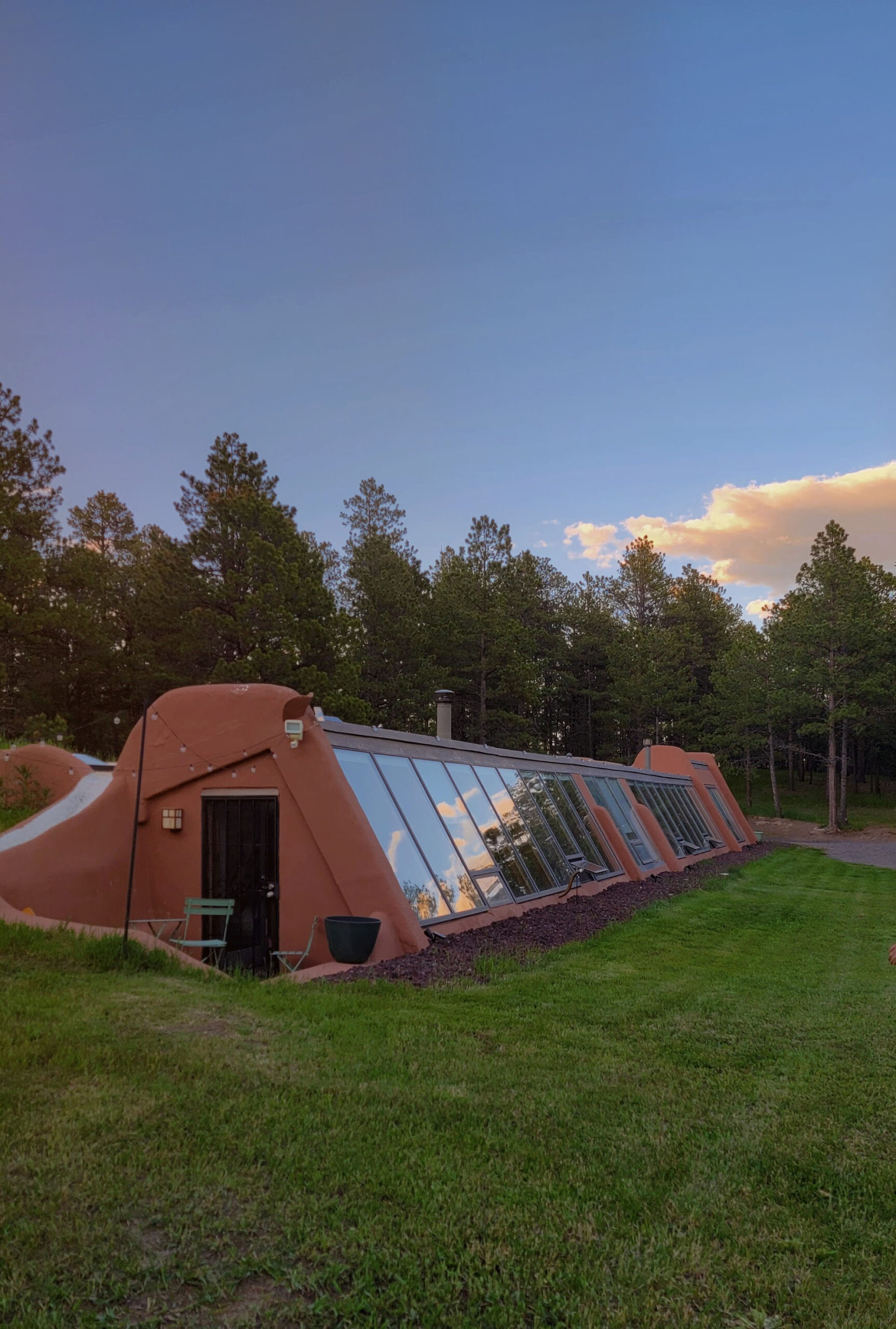 〈アースハウス・アトリウム（Earth House Atrium）〉設計：アリアナ・ダニエルソン（Arianna Danielson）