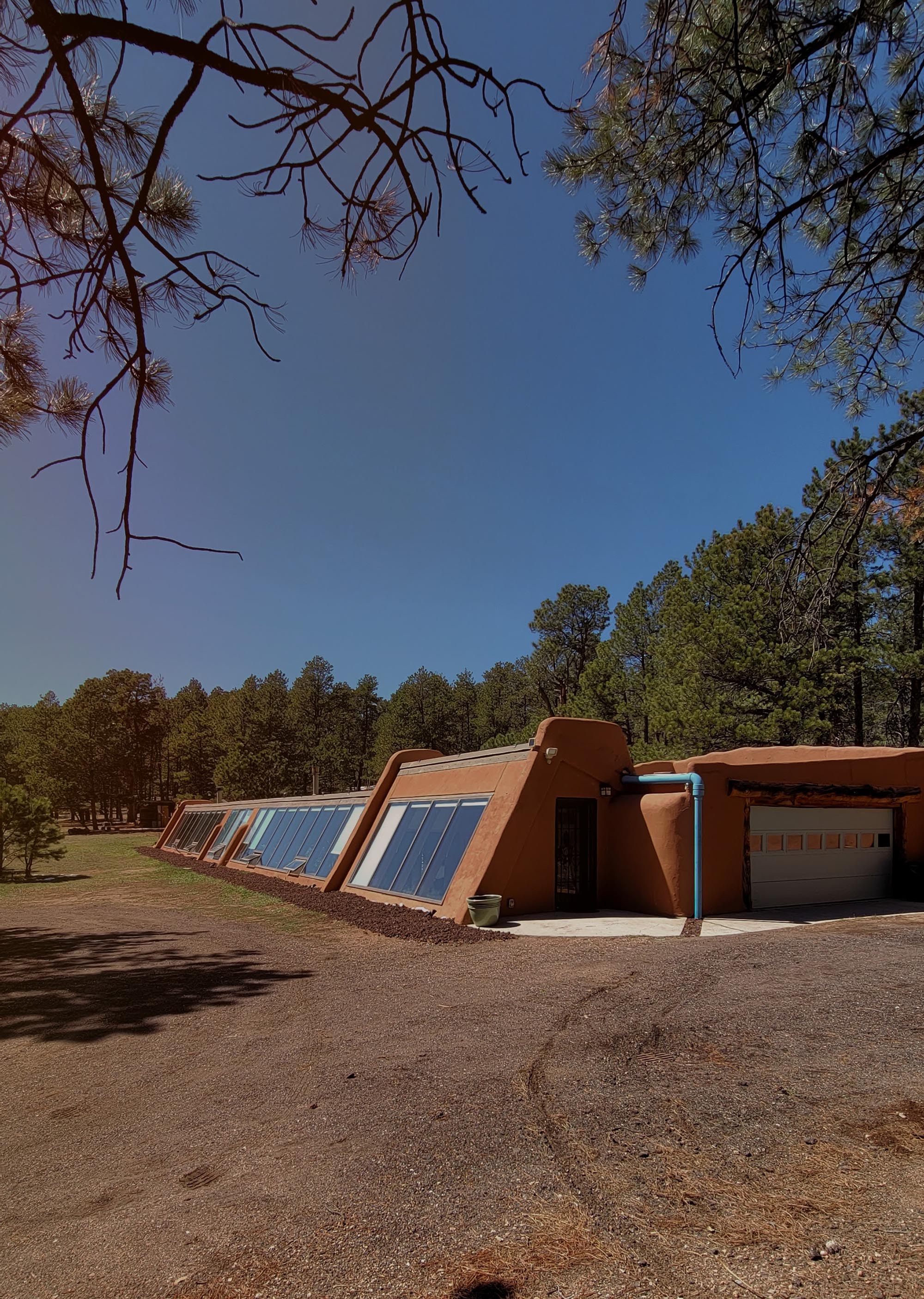 〈アースハウス・アトリウム（Earth House Atrium）〉設計：アリアナ・ダニエルソン（Arianna Danielson）