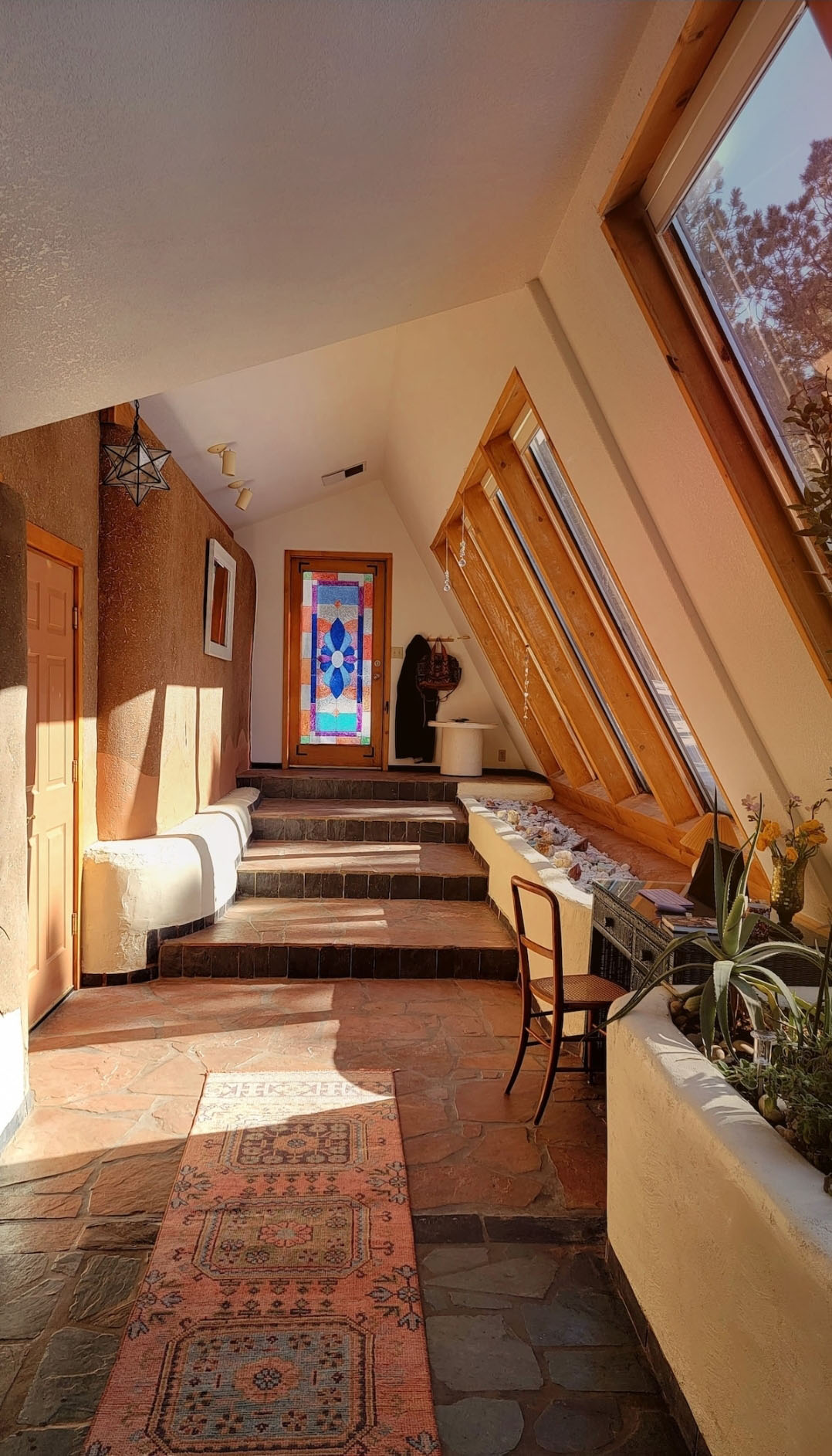 〈アースハウス・アトリウム（Earth House Atrium）〉設計：アリアナ・ダニエルソン（Arianna Danielson）