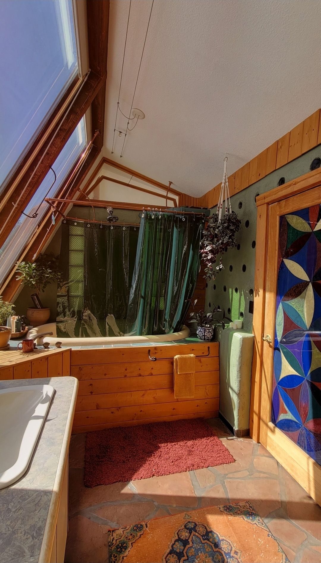 〈アースハウス・アトリウム（Earth House Atrium）〉設計：アリアナ・ダニエルソン（Arianna Danielson）