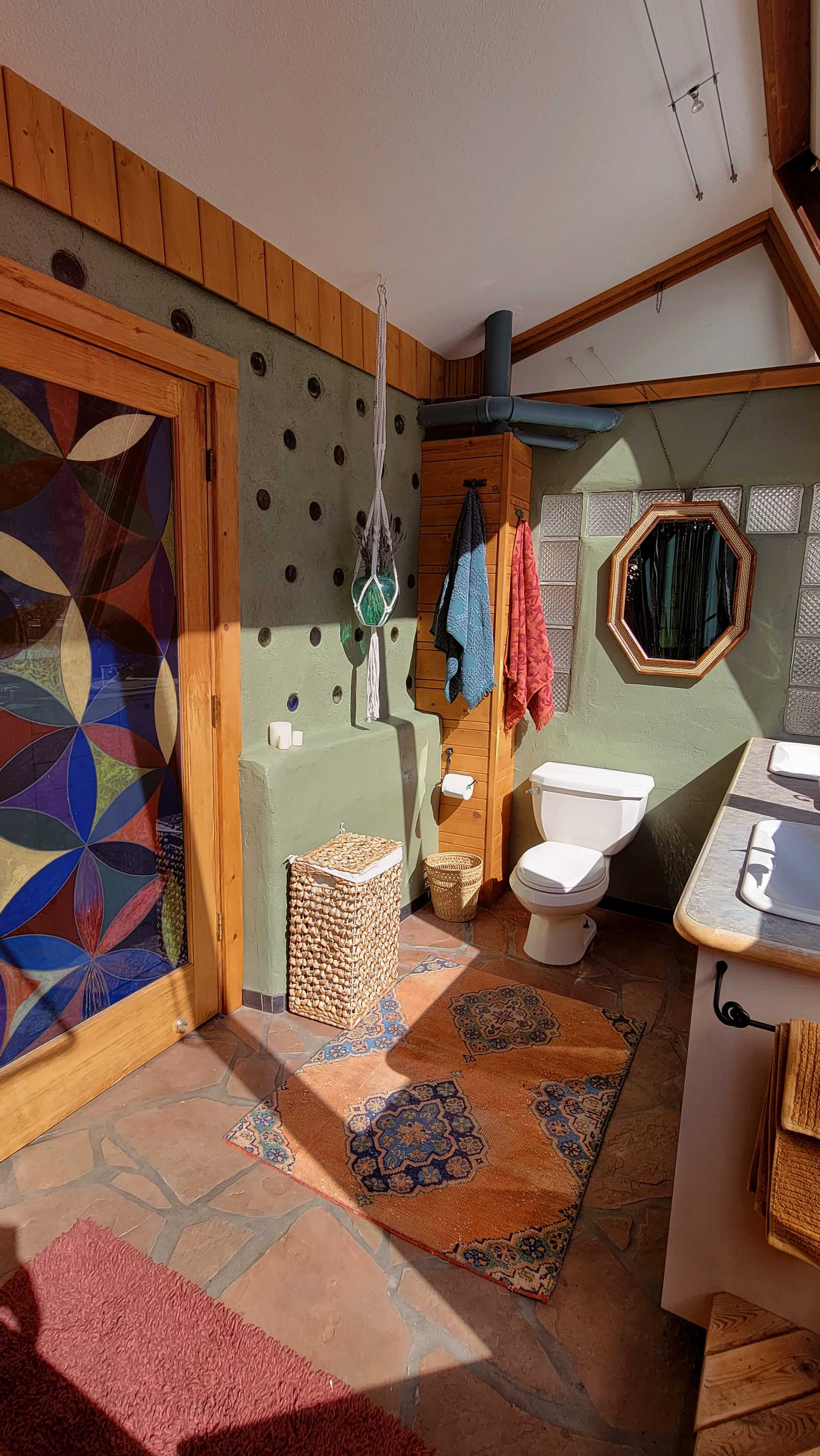 〈アースハウス・アトリウム（Earth House Atrium）〉設計：アリアナ・ダニエルソン（Arianna Danielson）