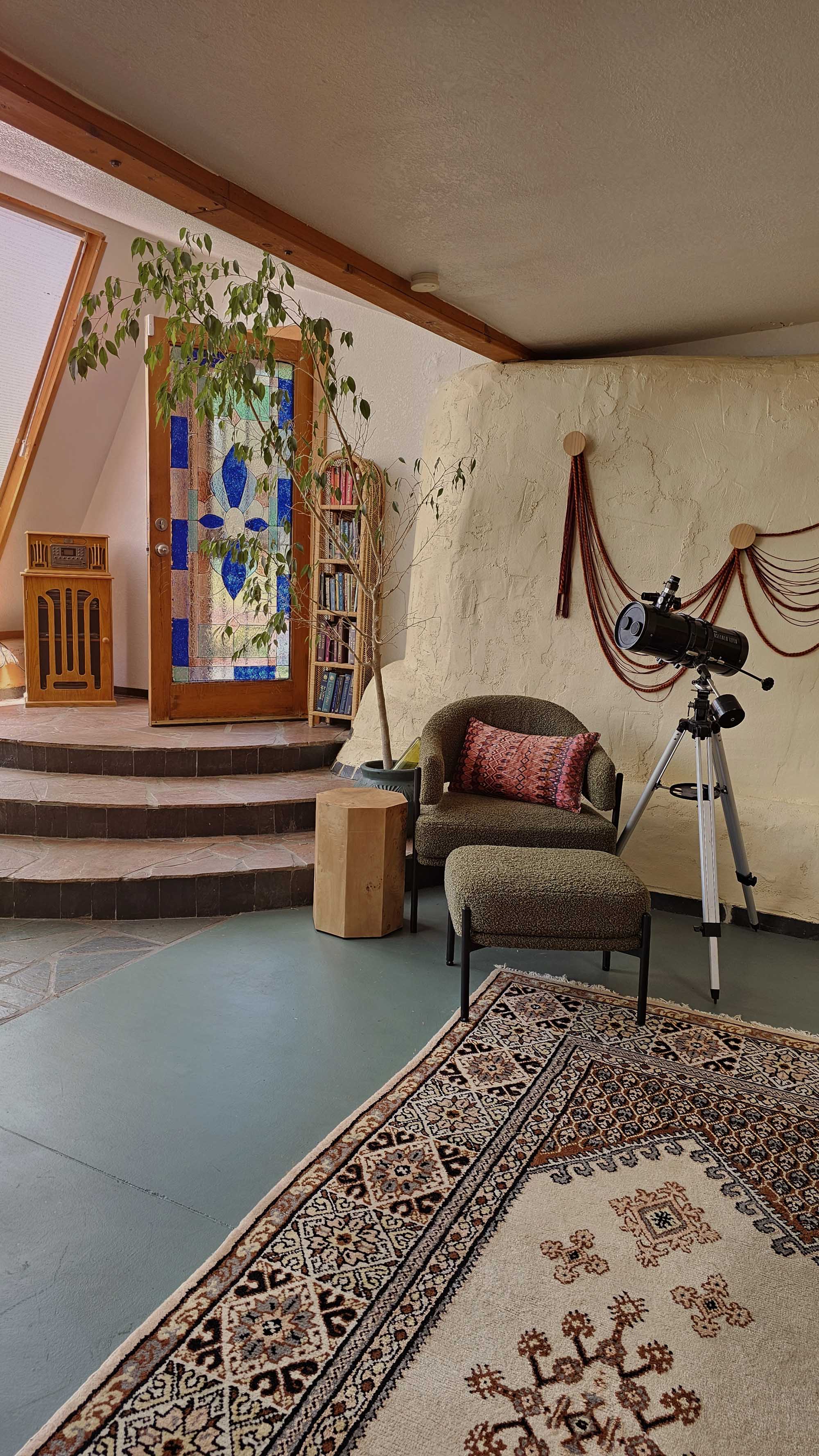 〈アースハウス・アトリウム（Earth House Atrium）〉設計：アリアナ・ダニエルソン（Arianna Danielson）