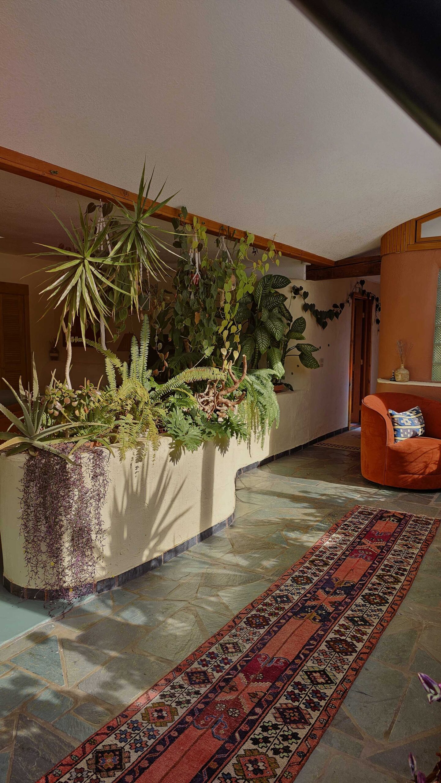 〈アースハウス・アトリウム（Earth House Atrium）〉設計：アリアナ・ダニエルソン（Arianna Danielson）